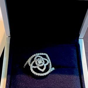 Authentic De Beer Enchanted Lotus platinum diamond ring